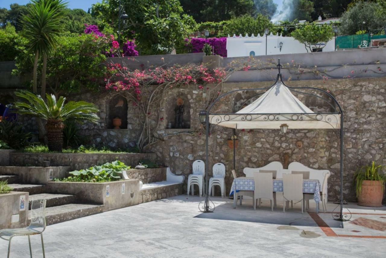 La Casa Dei Merli Capri Bagian luar foto