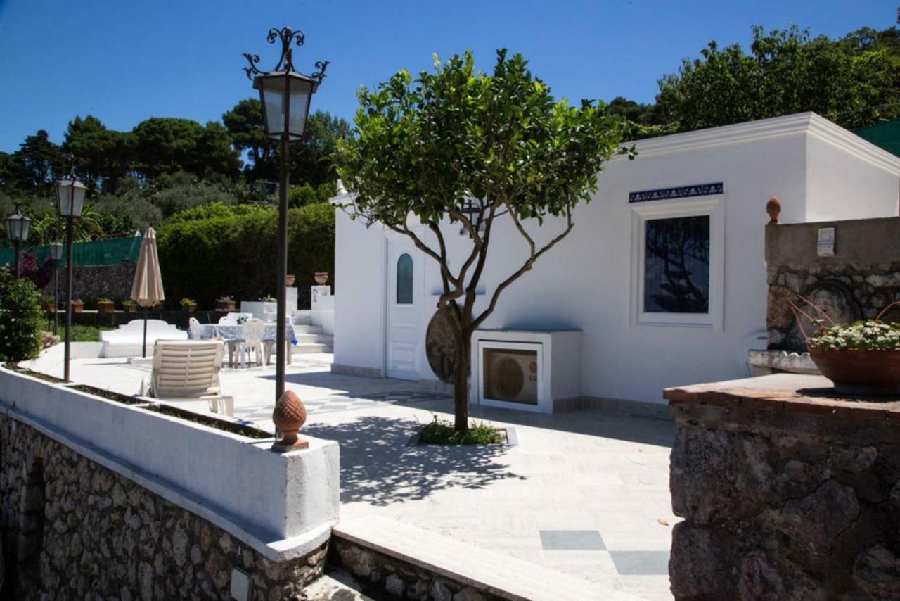 La Casa Dei Merli Capri Bagian luar foto